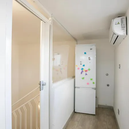 3 Bedroom Amazing In Holiday home